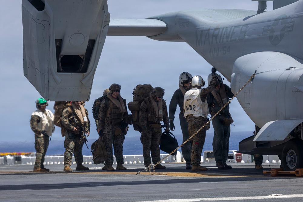 15th MEU disembarks USS Essex in MV-22B Ospreys