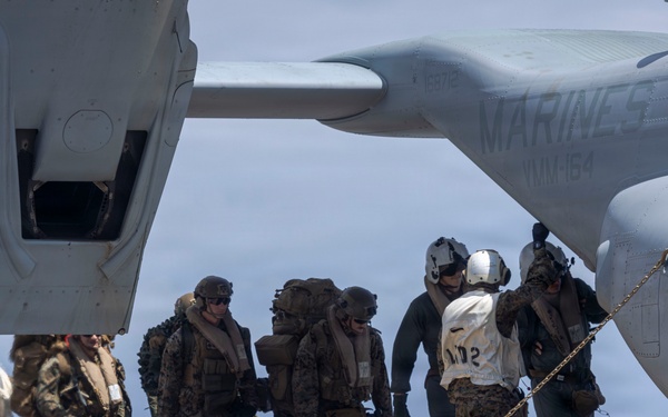 15th MEU disembarks USS Essex in MV-22B Ospreys