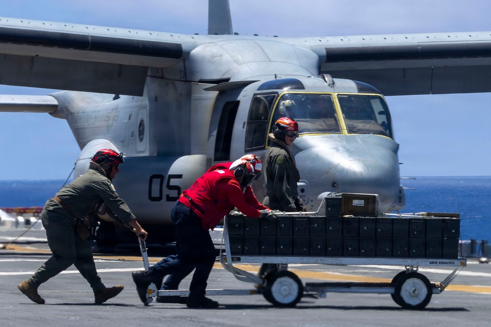 15th MEU disembarks USS Essex in MV-22B Ospreys