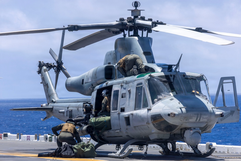 15th MEU disembarks USS Essex in MV-22B Ospreys