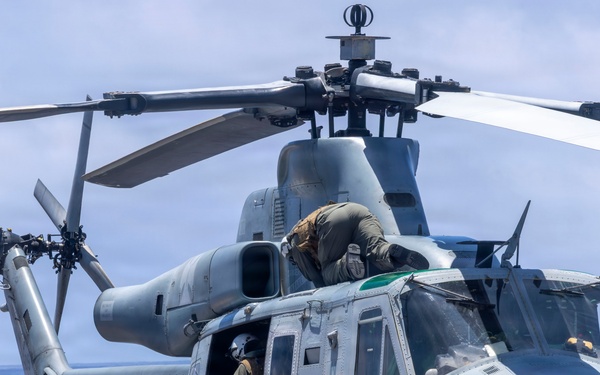 15th MEU disembarks USS Essex in MV-22B Ospreys