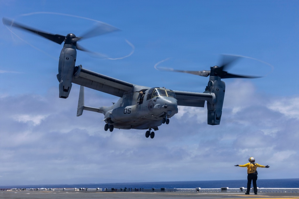 15th MEU disembarks USS Essex in MV-22B Ospreys