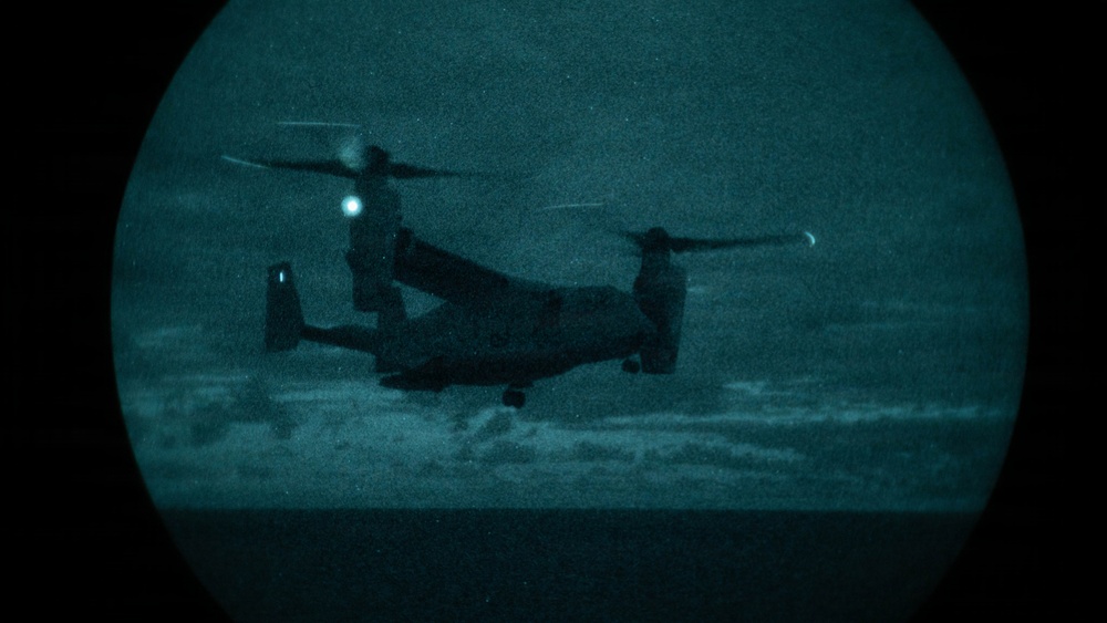 VMM-164 (Rein.) conducts nighttime flight ops aboard USS Essex