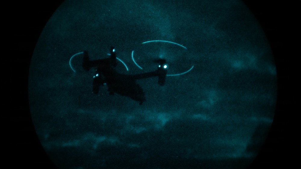 VMM-164 (REIN) conducts nighttime flight ops aboard USS Essex