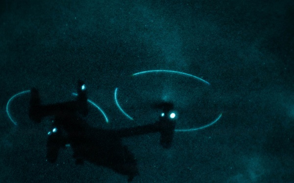 VMM-164 (REIN) conducts nighttime flight ops aboard USS Essex