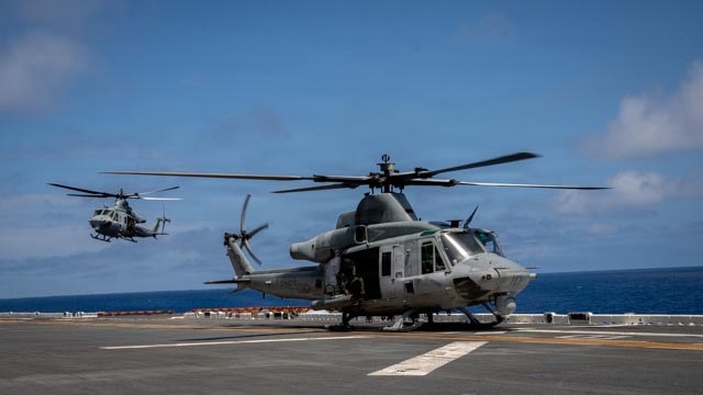 I MEF commanding general visits USS ESSEX