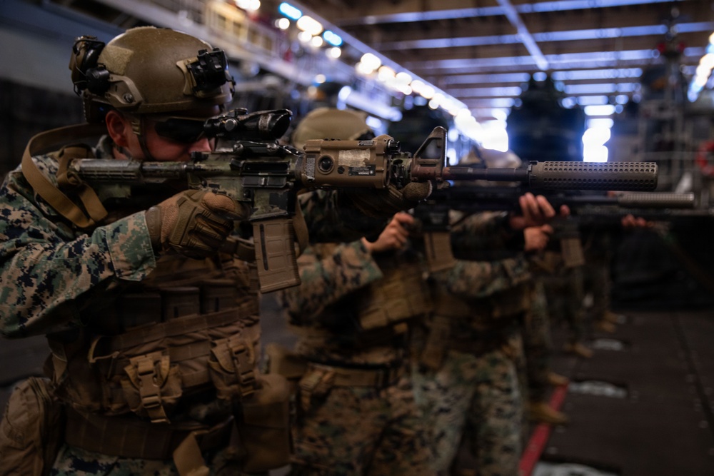 U.S. Marines and Sailors conduct live-fire range aboard USS Essex