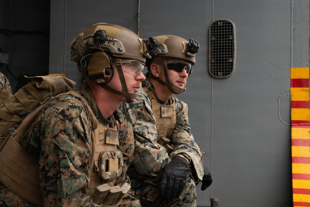 U.S. Marines and Sailors conduct live-fire range aboard USS Essex