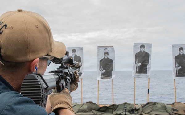 USS Essex; 2nd Bn., 7th Marines leaders participate in live-fire range