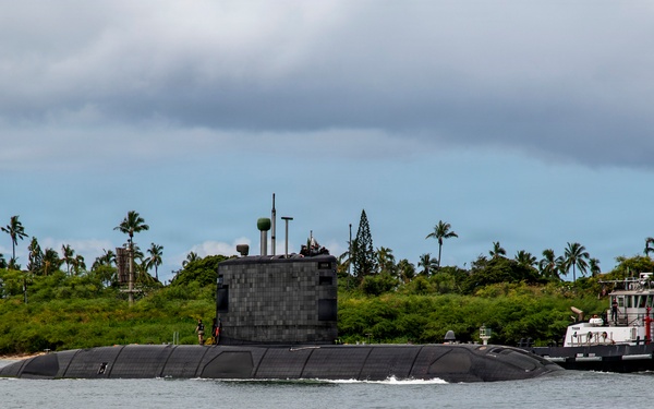HMCS Corner Brook (SSK 878) arrives at Joint Base Pearl Harbor-Hickam for RIMPAC 2026