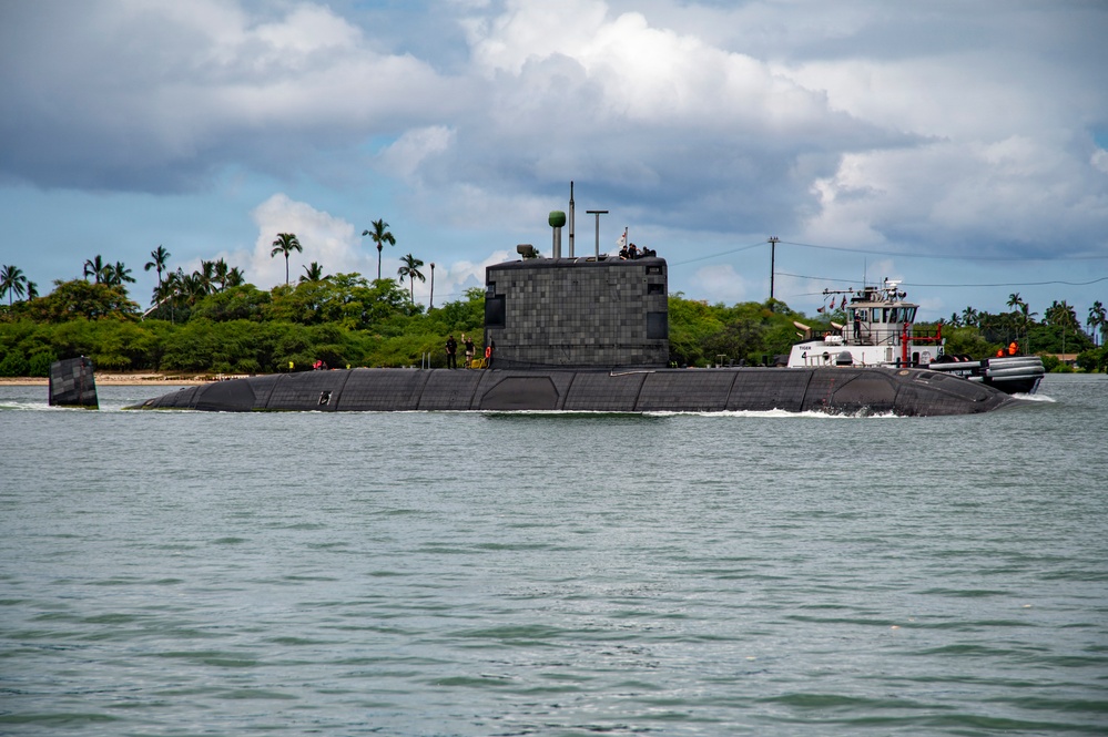 HMCS Corner Brook (SSK 878) arrives at Joint Base Pearl Harbor-Hickam for RIMPAC 2026