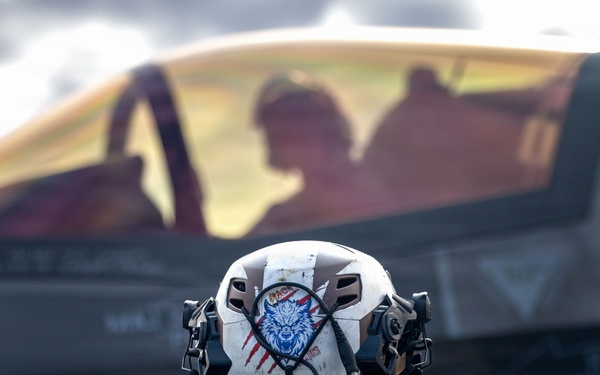11th MEU Marines, Sailors Conduct Flight Operations Aboard USS Boxer