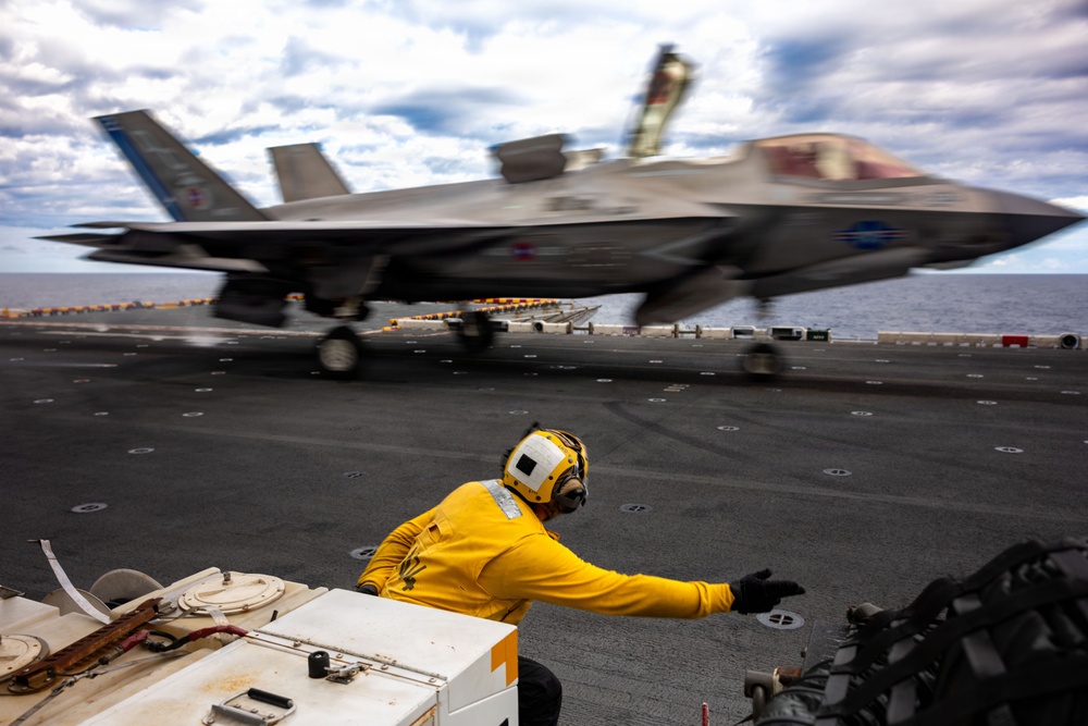 11th MEU Marines, Sailors Conduct Flight Operations Aboard USS Boxer