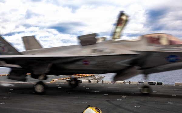 11th MEU Marines, Sailors Conduct Flight Operations Aboard USS Boxer