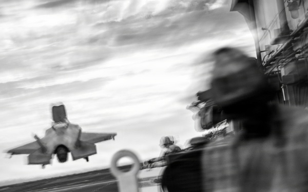11th MEU Marines, Sailors Conduct Flight Operations Aboard USS Boxer
