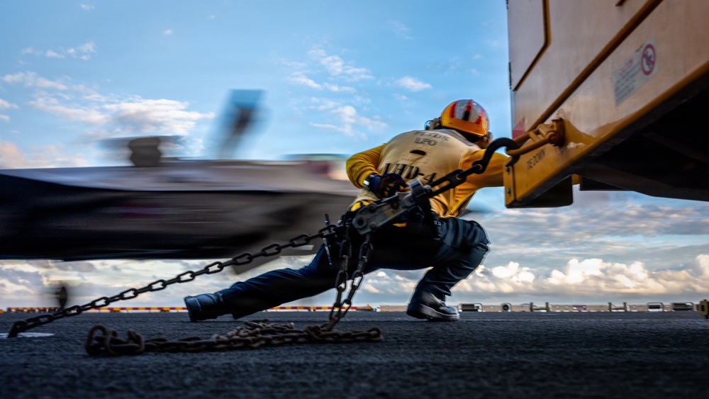11th MEU Marines, Sailors Conduct Flight Operations Aboard USS Boxer
