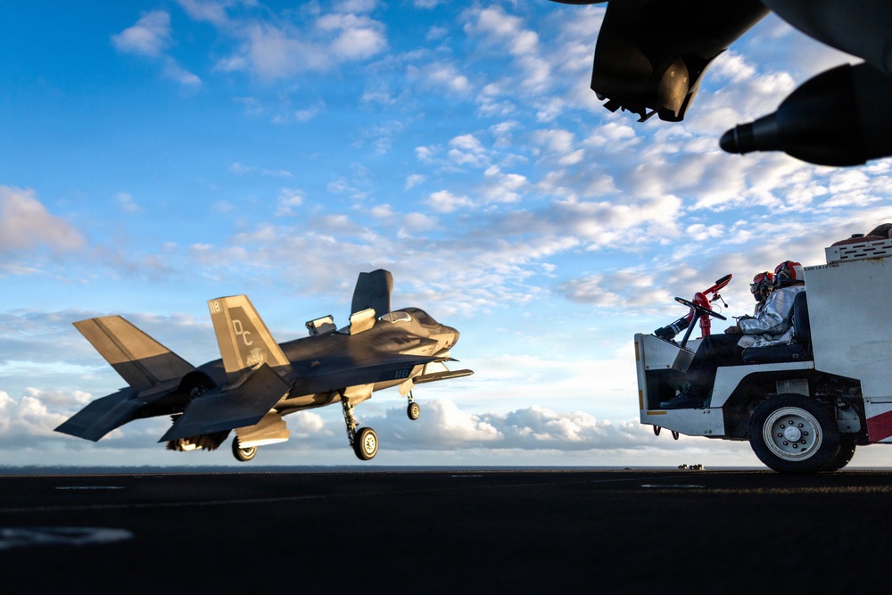 11th MEU Marines, Sailors Conduct Flight Operations Aboard USS Boxer