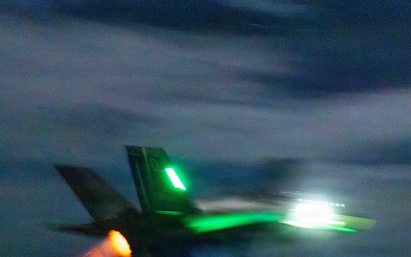 11th MEU Marines, Sailors Conduct Flight Operations Aboard USS Boxer