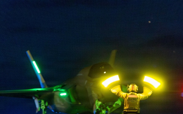 11th MEU Marines, Sailors Conduct Flight Operations Aboard USS Boxer