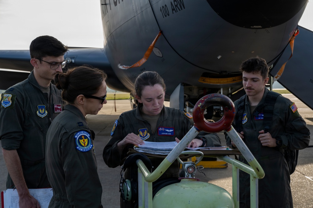 100 ARW Refuels 48th FW