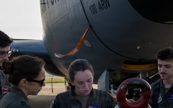 100 ARW Refuels 48th FW