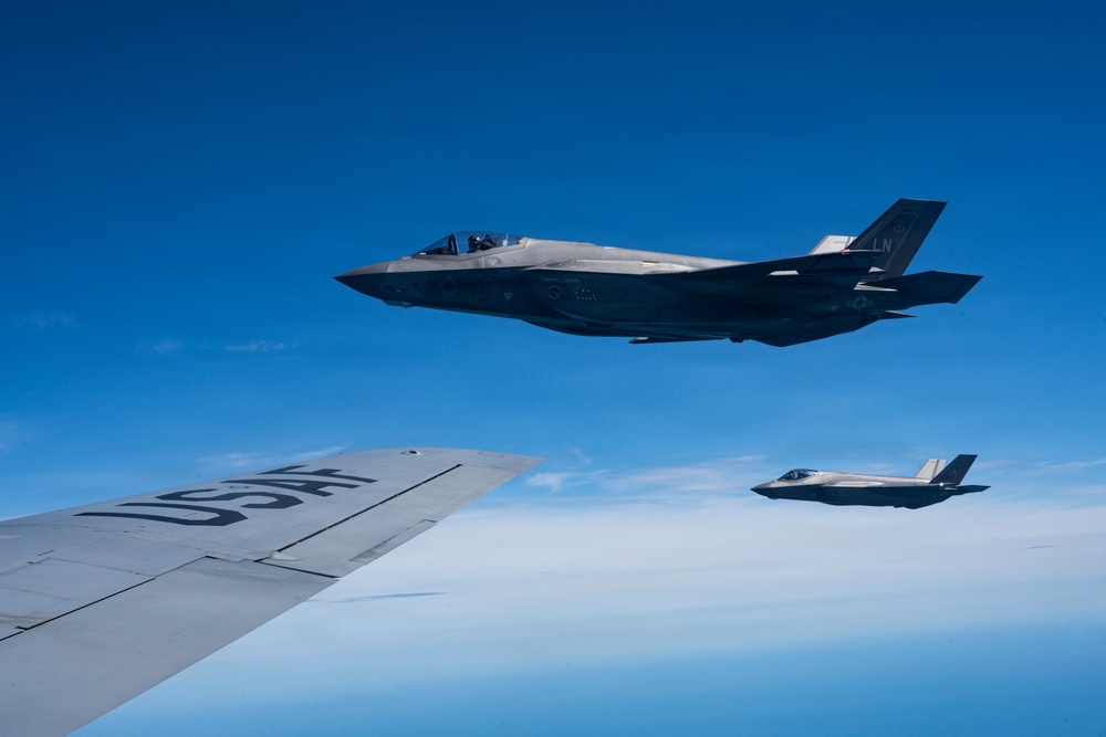 100 ARW Refuels 48th FW