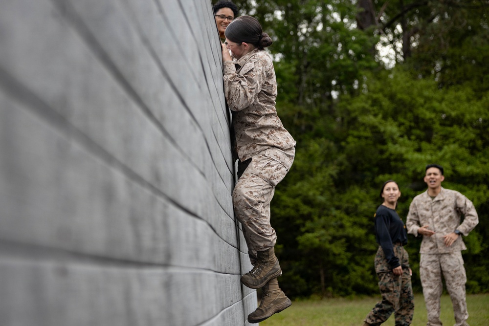 Cpls Course 4-26 Conducts O-Course