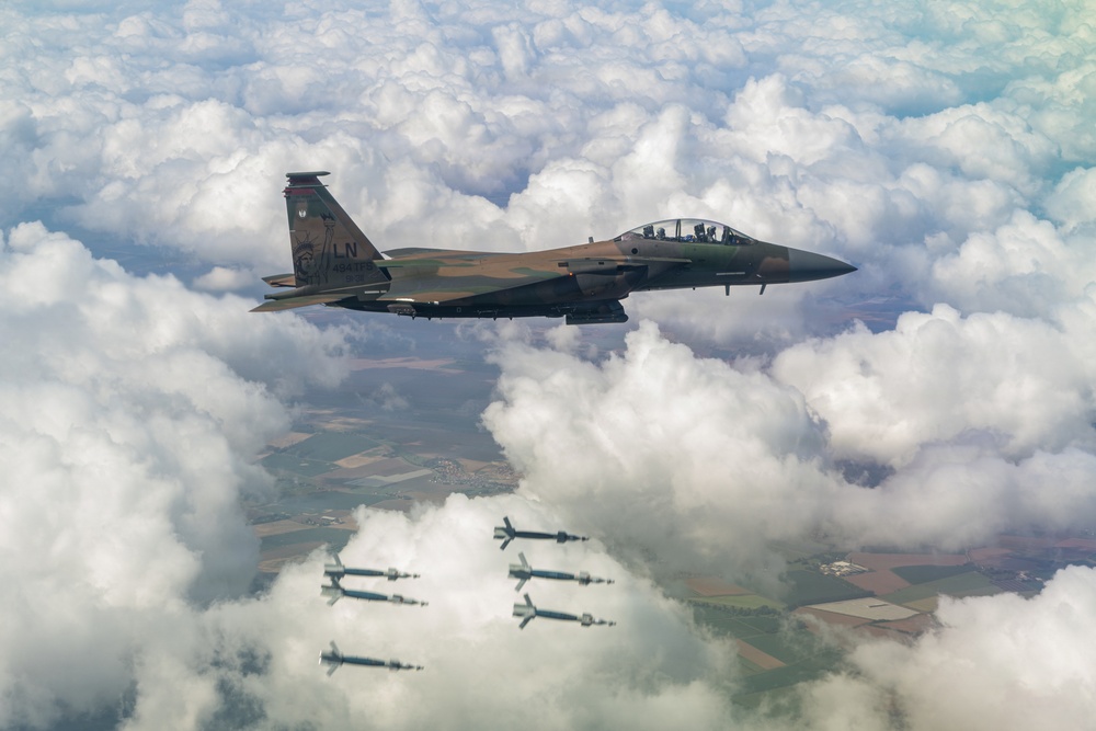 494th Fighter Squadron F-15E Debuts F-111F Heritage Paint Scheme Over UK