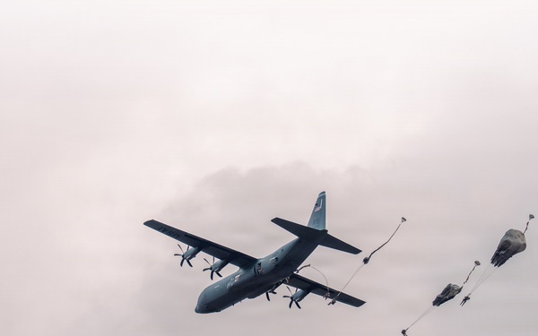 173rd Light Support Battalion Conducts Airborne Operation
