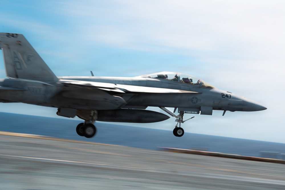 IKE Conducts Carrier Qualifications in Atlantic Ocean