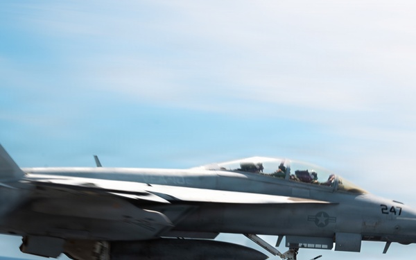 IKE Conducts Carrier Qualifications in Atlantic Ocean