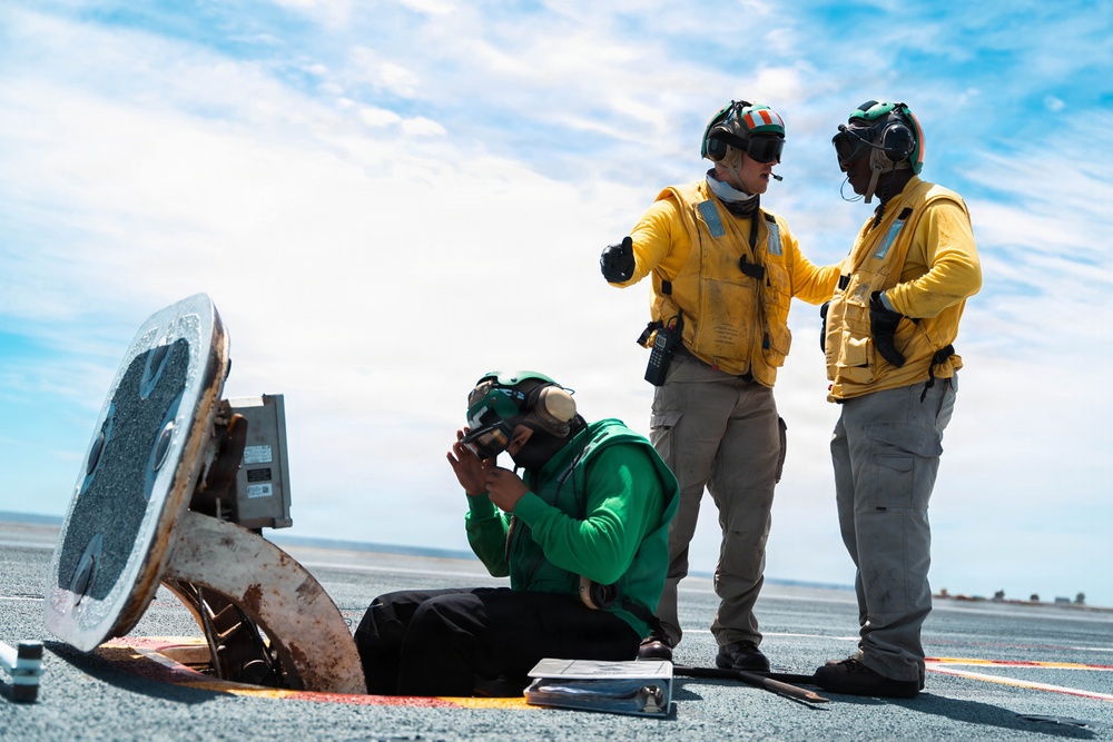 IKE Conducts Carrier Qualifications in Atlantic Ocean