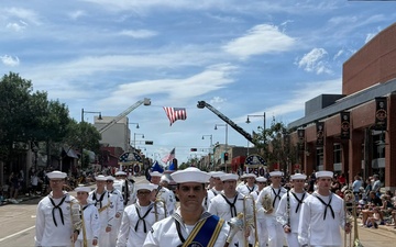 Navy Band Great Lakes Parade Band Marches Through Appleton for Flag Day