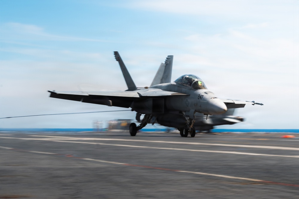 IKE Conducts Carrier Qualifications in Atlantic Ocean