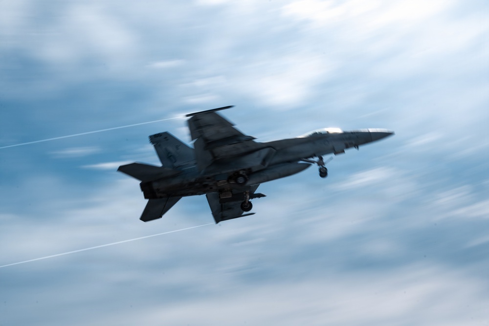 IKE Conducts Carrier Qualifications in Atlantic Ocean