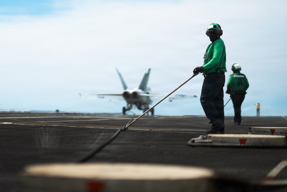 IKE Conducts Carrier Qualifications in Atlantic Ocean