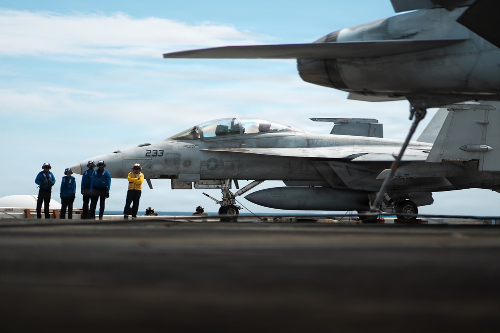 IKE Conducts Carrier Qualifications in Atlantic Ocean