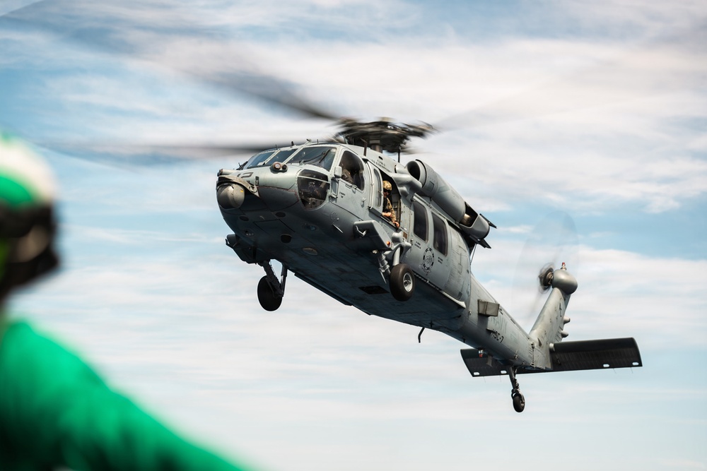 IKE Conducts Carrier Qualifications in Atlantic Ocean