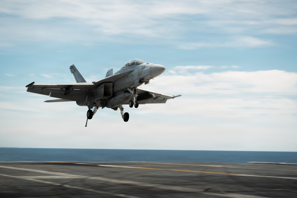 IKE Conducts Carrier Qualifications in Atlantic Ocean