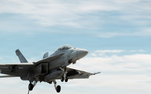 IKE Conducts Carrier Qualifications in Atlantic Ocean