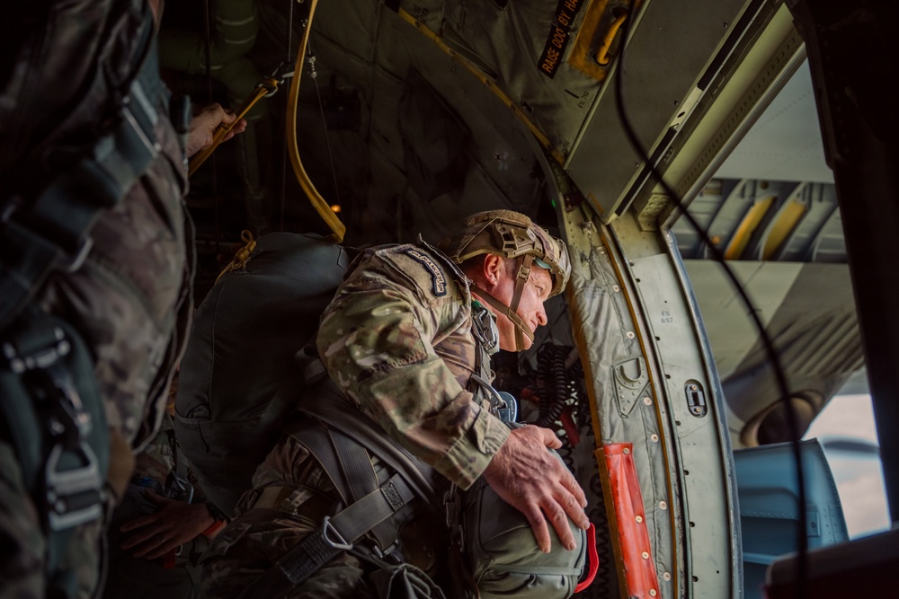 173rd Light Support Battalion Conducts Airborne Operation