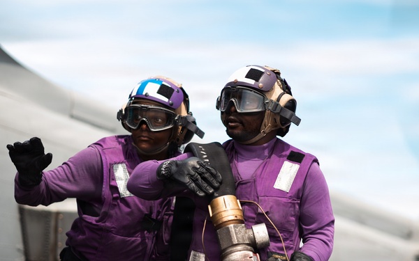 IKE Conducts Carrier Qualifications in Atlantic Ocean