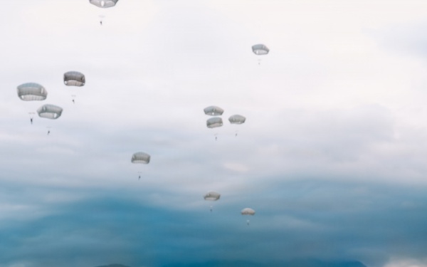 173rd Light Support Battalion Conducts Airborne Operation