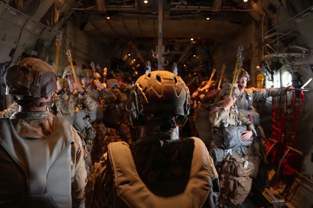 173rd Light Support Battalion Conducts Airborne Operation