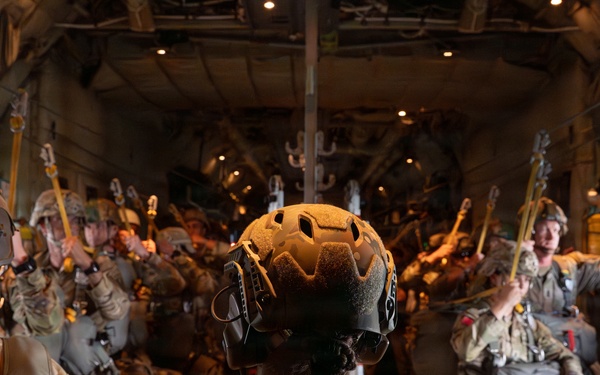 173rd Light Support Battalion Conducts Airborne Operation