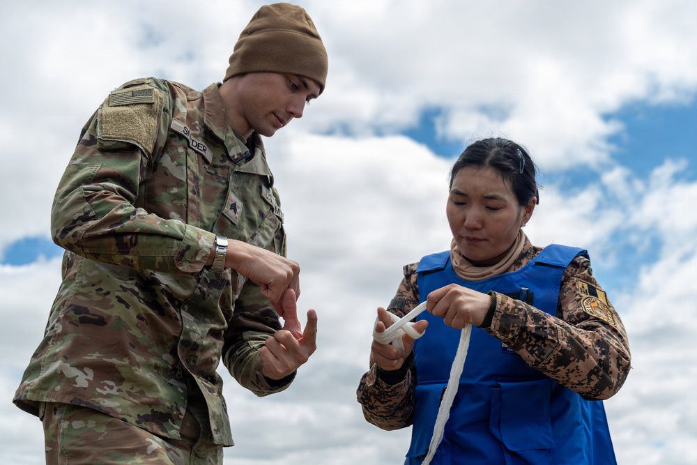 U.S. and Mongolian Soldiers Conduct TCCC Training at Khaan Quest 2026