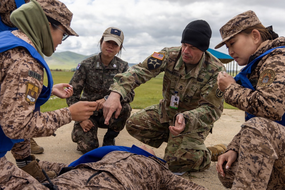 U.S. and Mongolian Soldiers Conduct TCCC Training at Khaan Quest 2026