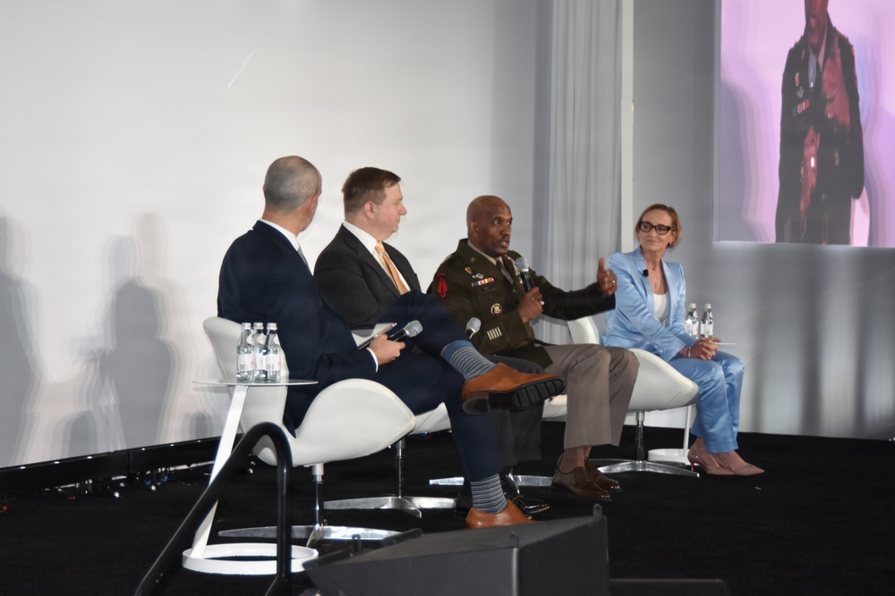 Army Deputy Chief of Staff, G-6, Lt. Gen. Jeth Rey, participates in panel discussion at General Dynamics Information Technology Battlespace of the Future Summit.