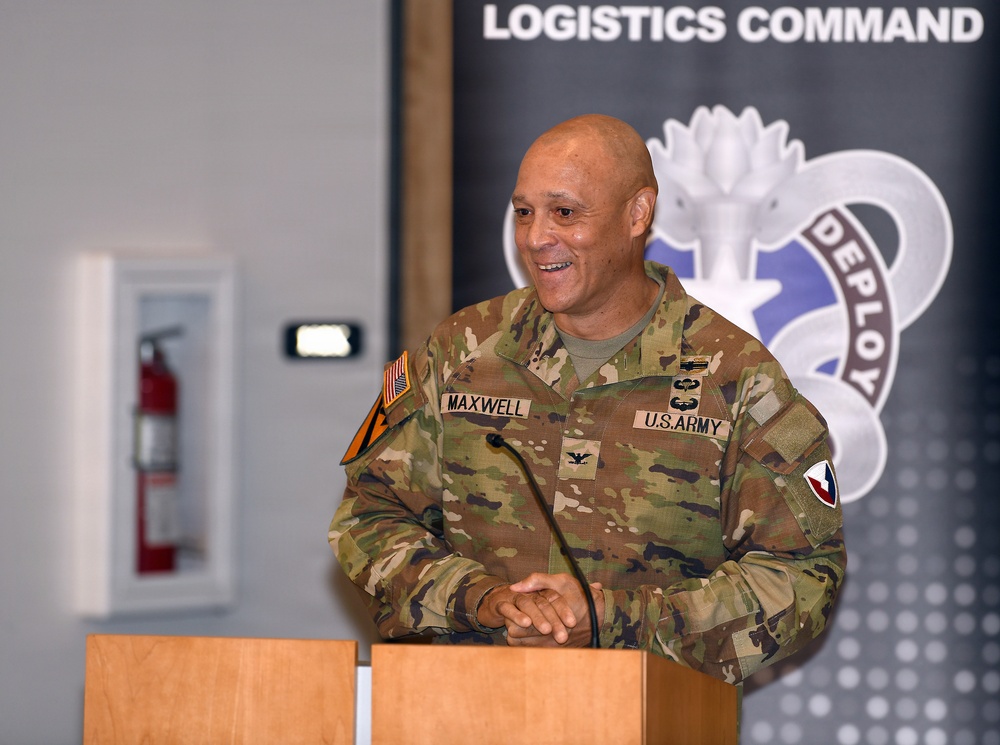 Maxwell speaks during ceremony
