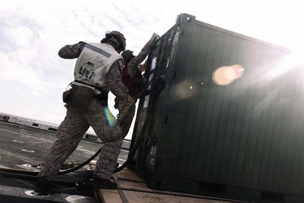 11th MEU Marines, Sailors Conduct External Lift Training Aboard USS Portland